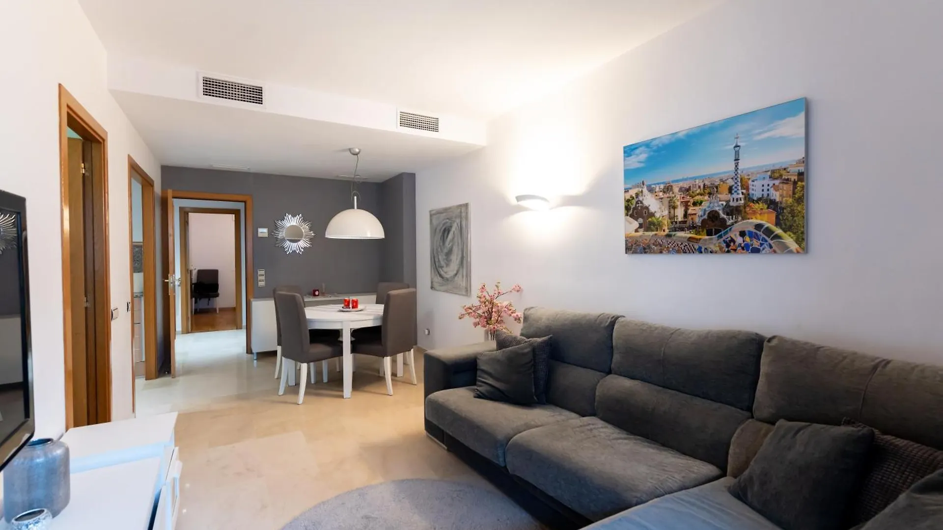 Comfy Downtown + Private Terrace Apartment Barcelona